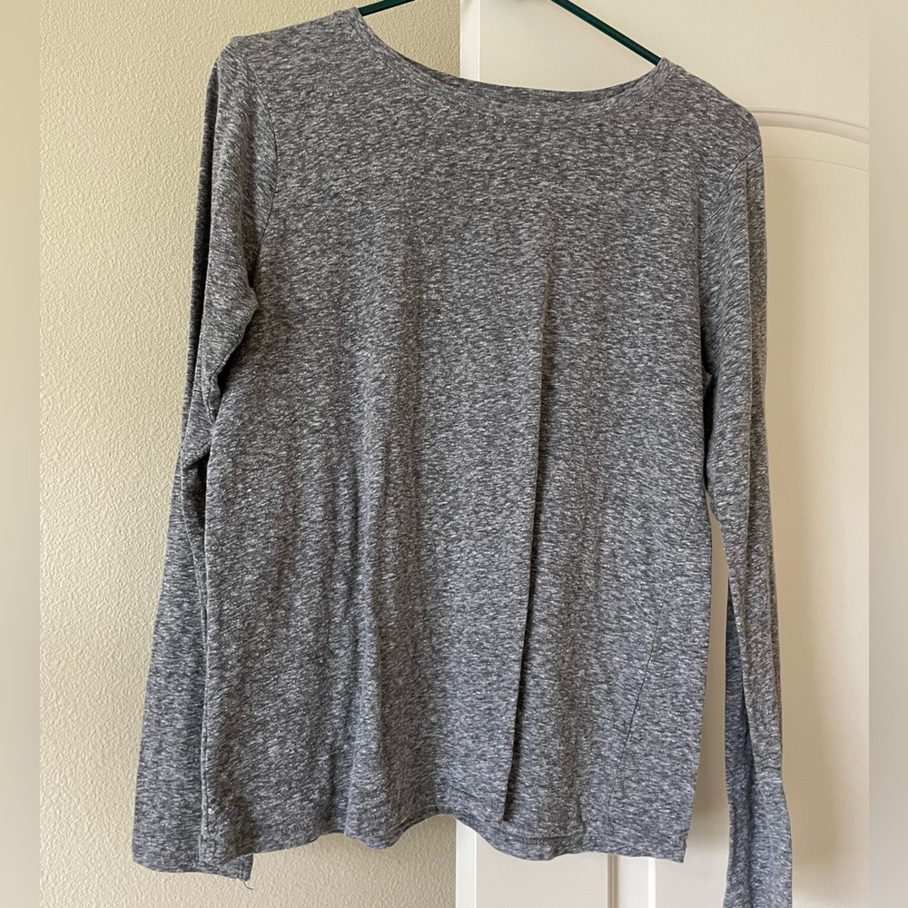 Long sleeve grey tee